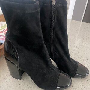 Stunning MIKE Fisher Size 7 M- Black Booties
